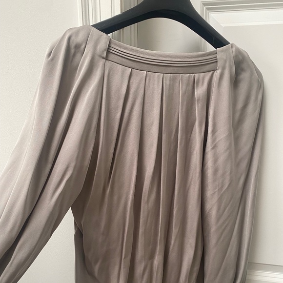Diane Von Furstenburg Grey Stretch Silk Blouse Size 4 - Picture 4 of 7